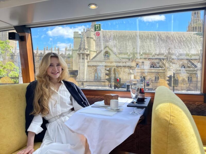 City(Tower) of London by LE GRAND - London's Luxury Bus Tour - Gourmet Bites and Beverages: A Culinary Upgrade