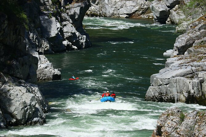 Class lV 6 Hours White Water Rafting in Salmon River California - Navigating the Gapping Maw – The Largest Rapid of the Day