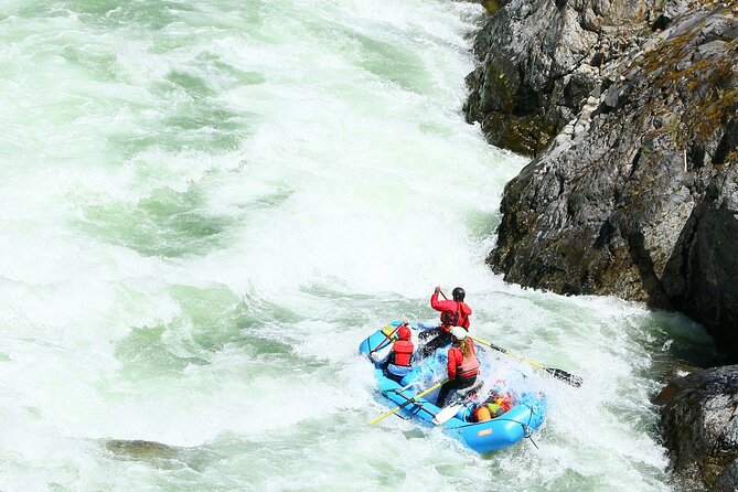 Class lV 6 Hours White Water Rafting in Salmon River California - Safety and Group Size in an Intimate Setting