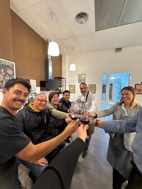 Class of Valencian Paella with welcome drinks and tapas - Key Points