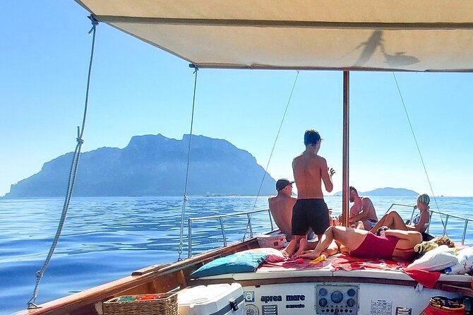 Classic boat tour to Tavolara and Molara with lunch. - Key Points