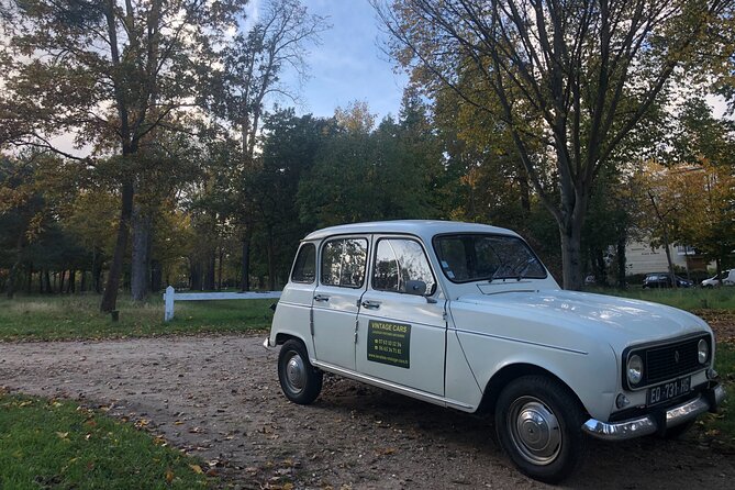 Classic car rental in Chantilly - Exploring Chantilly in a Vintage Car: A Unique Way to Discover