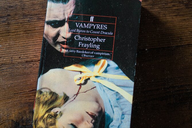 Classic Ghost Stories with an actor - The Offbeat Nighttime Atmosphere and Illuminated Landmarks