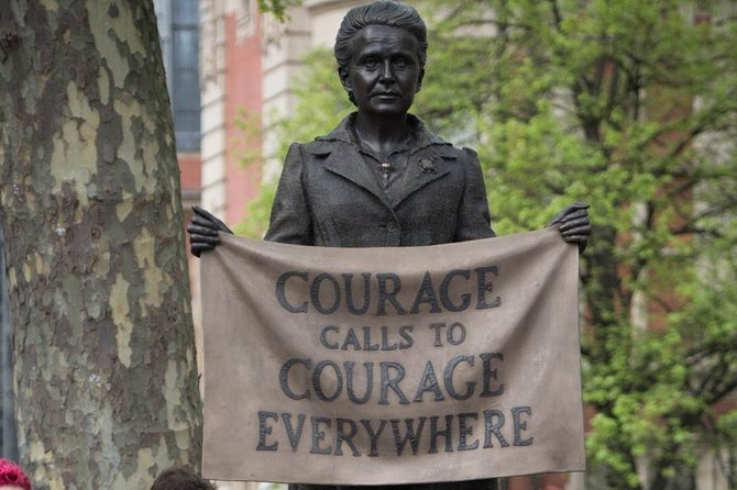 Classic London Tour & Changing the Guards History In Action - Discovering Westminster Abbey’s Exterior and History