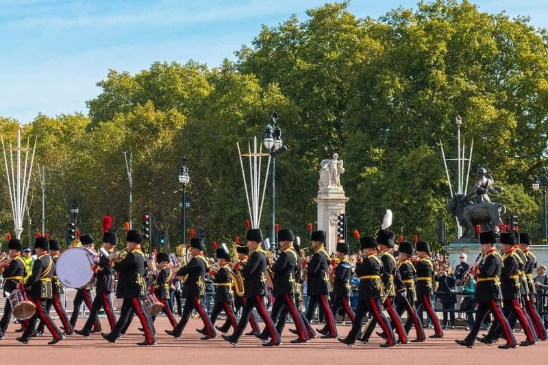 Classic London Tour & Changing The Guards History In Action - Discovering Churchill’s War Rooms and 10 Downing Street