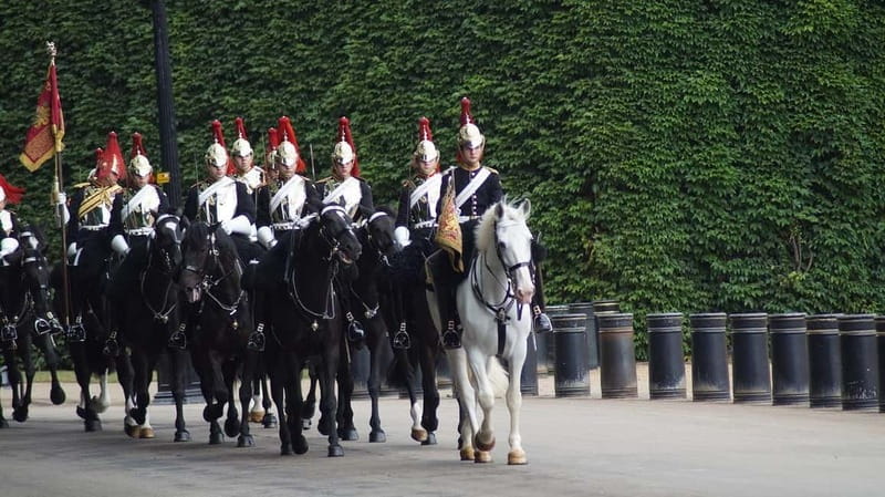 Classic London Tour & Changing The Guards History In Action - Practical Information and Booking Details
