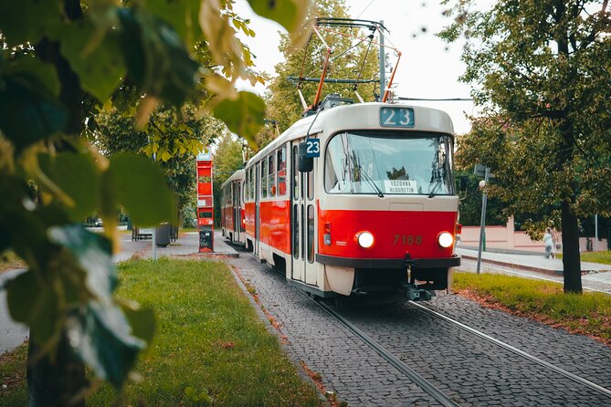 Classic Prague Castle Tour, Strahov Monastery & Castle District - Exploring the Strahov Monastery and Its Views