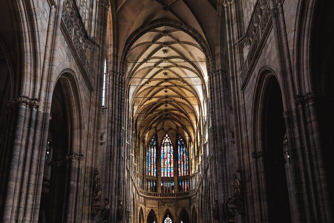 Classic Prague Castle Tour, Strahov Monastery & Castle District - The Guide’s Style and Tour Flow