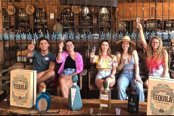Classic Tequila Tour and CANTARITOS EL GÜERO - Discover the Charm of Tequila Town and Its Vibrant Atmosphere
