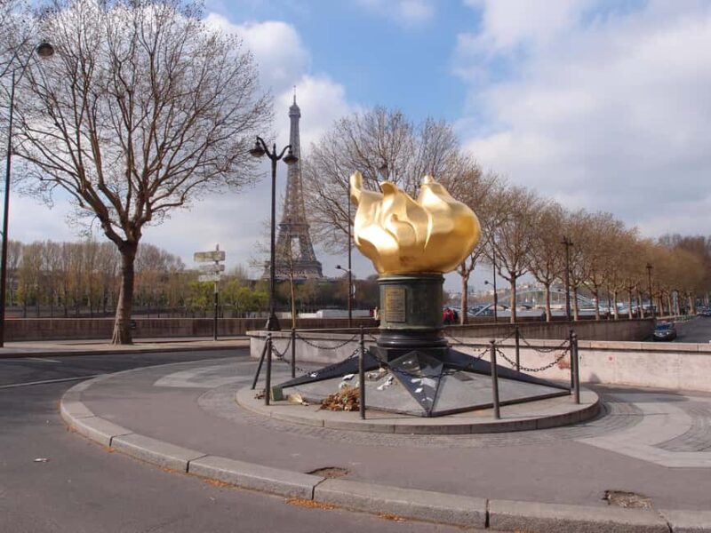 Classical and Monumental Paris Tour along the Seine River - The Eiffel Tower: The Grand Finale and Photo Opportunity
