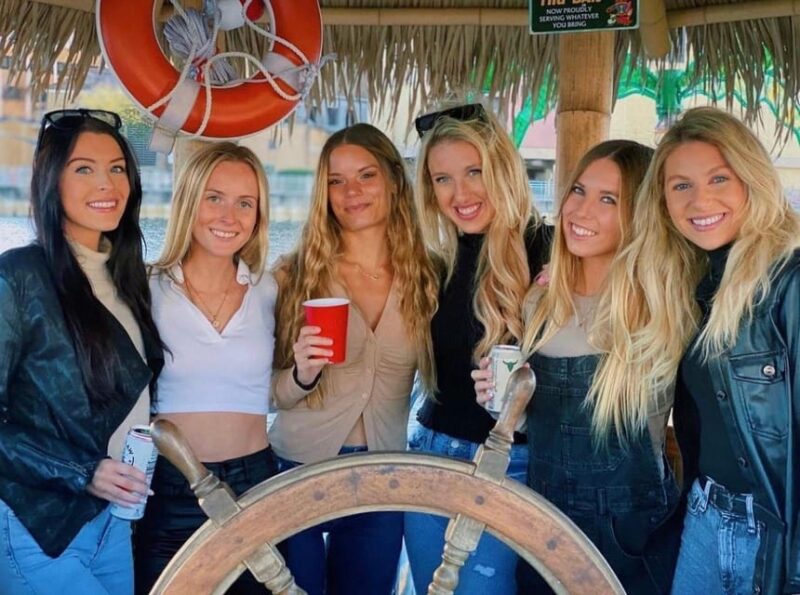 Clearwater Beach: Beach Tiki Cruise - The Floating Tiki Bar Experience at Clearwater Beach