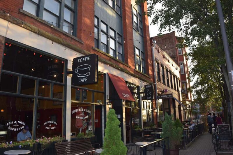 Cleveland: Premium Golf Cart Tour of the Wine District - JukeBox Cocktail Bar: The Final Stop with Creative Drinks