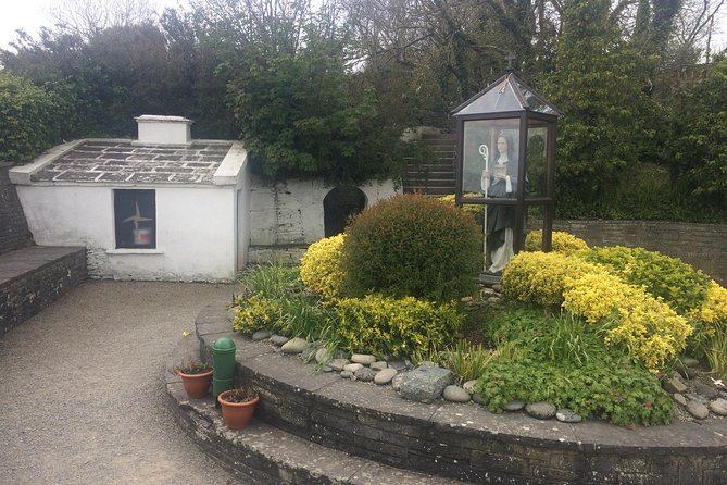 Cliffs of Moher and the Burren Private Tour - Discovering the Village of Adare