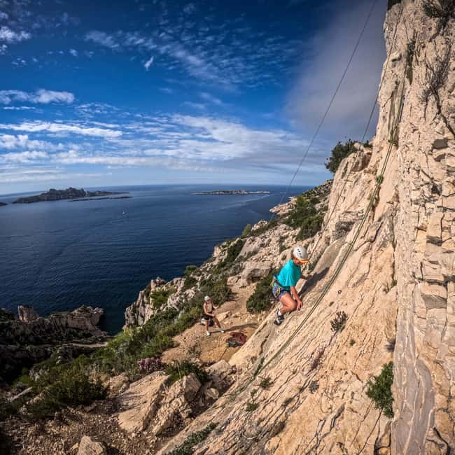 Climbing Discovery Session in the Calanques near Marseille - The Benefits of Climbing in the Calanques