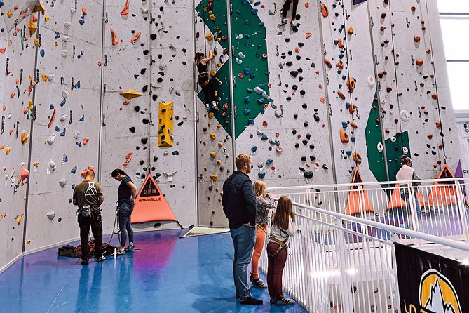 Climbing in Mørkvedhallen Klatresenter - Additional Facilities and Activities