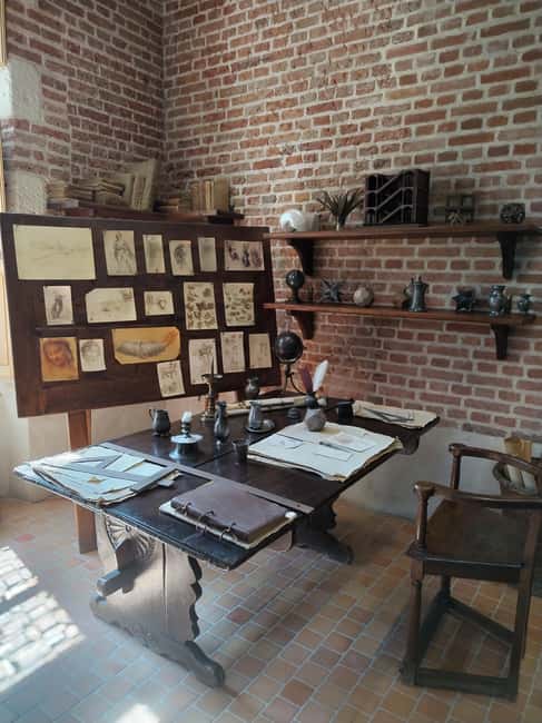 Clos Lucé: Da Vinci's Castle Private Guided Tour with Ticket - Discover Leonardo da Vinci’s Last Home in the Loire Valley