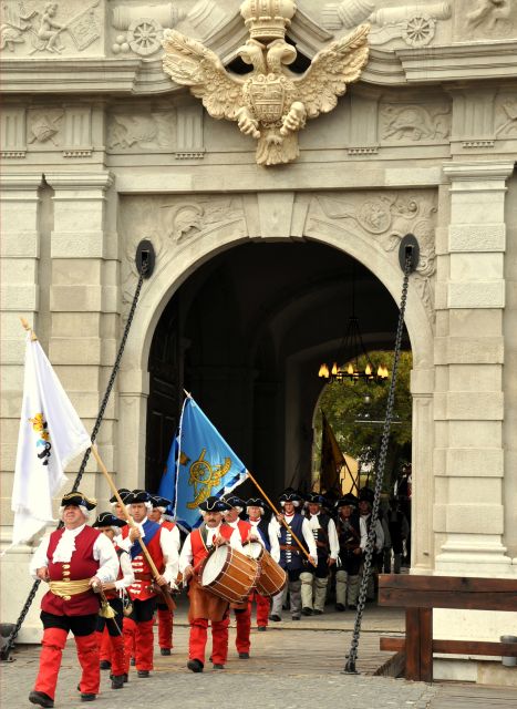 Cluj-Napoca: Turda Salt Mine & Alba Carolina Fortress Tour - Authentic Medieval Atmosphere During Lunch