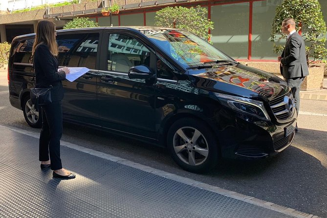 CO2-Offset Arrival Transfer Warsaw Airport WAW to Warsaw City - Ease of Booking and Flexibility