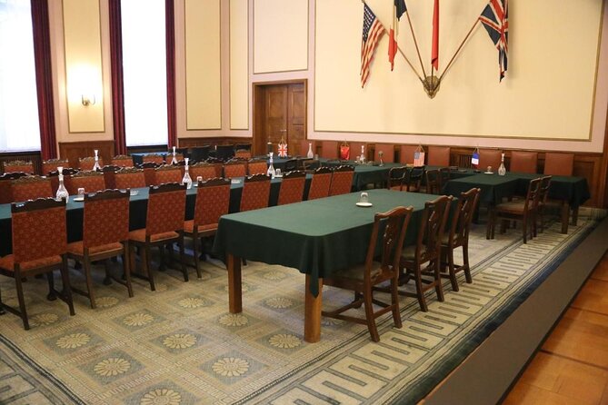 CO2-Offset|Cardiff by yourself with private driver 4/8hr disposal - Discover Cardiff with a Flexible Private Chauffeur Service