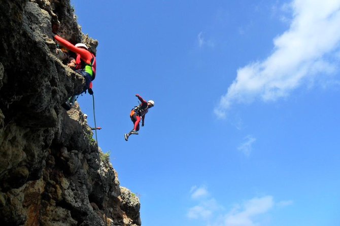 Coasteering at Portinho da Arrábida - Logistics: Meeting Point and Group Size
