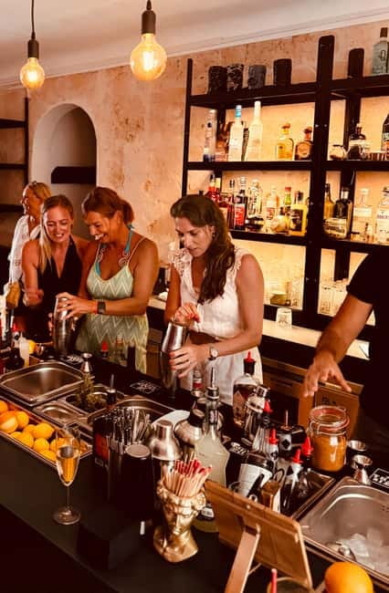 Cocktail course Mallorca - The Central Cala dOr Venue and Its Buzzing Surroundings