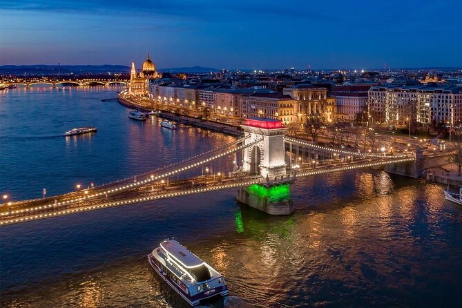 Cocktail Cruise Downtown Budapest - The Experience Onboard: Drinks, Service, and Atmosphere