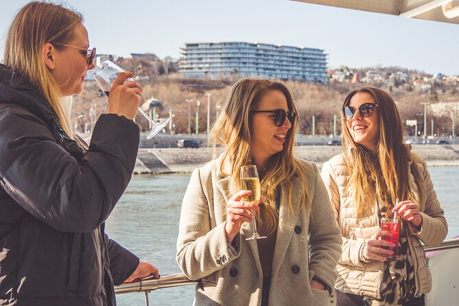 Cocktail Cruise Downtown Budapest - Food and Drinks During the Cruise