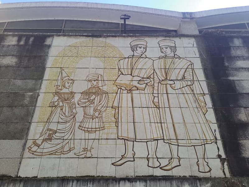 Coimbra: Adventure, Discovery & Learning with a Local - Discovering Coimbra’s Historic Plaza and Mermaid Garden