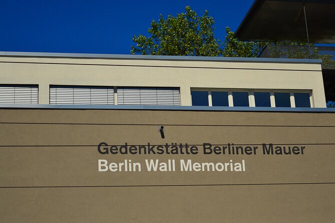 Cold War Berlin: Espionage, Berlin Wall, and a Divided City - The Role of Guides in Bringing Cold War History to Life