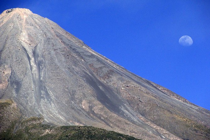 Colima Volcano Cultural Tour: Coffee Plantation, Hacienda and Comala Magic Town - Experience the Art of Mask Making at Suchitlan