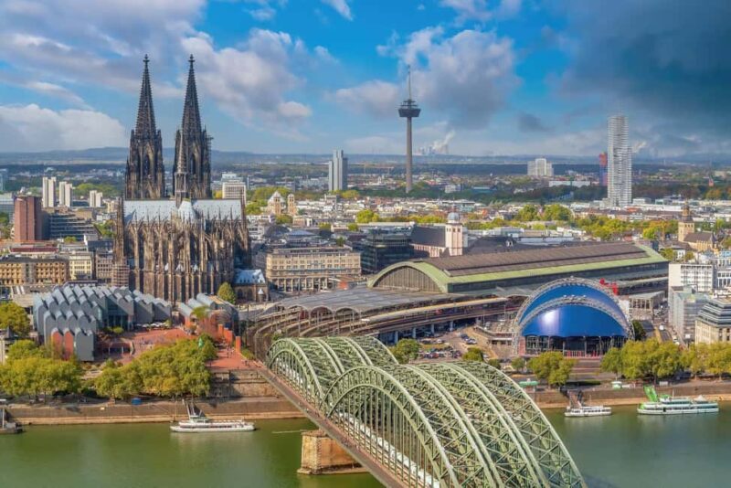 Cologne: 2-hour Best Intro Walking Tour with a Local - Convenient Meeting Point and Tour Flexibility