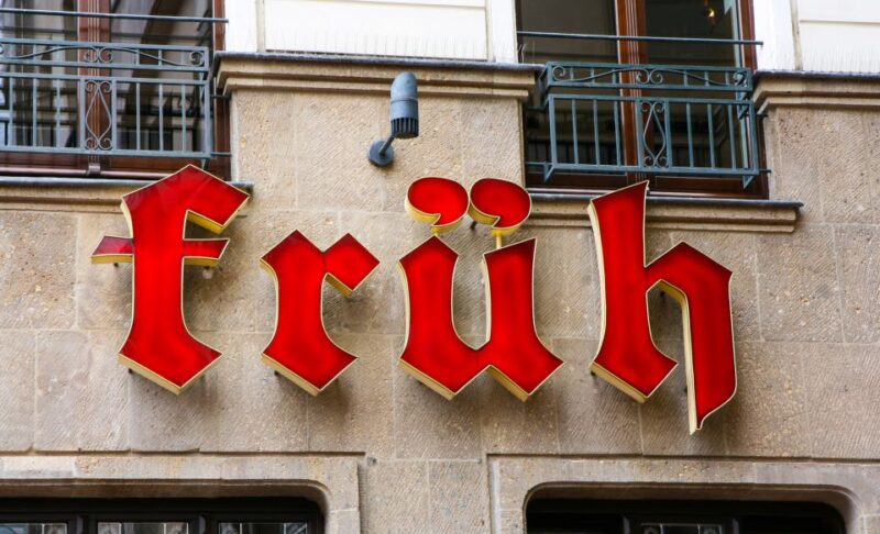 Cologne: 3 Old Town Breweries Guided Walking Tour - Visiting Bierhaus en dr Salzgass and Sampling More Kölsch