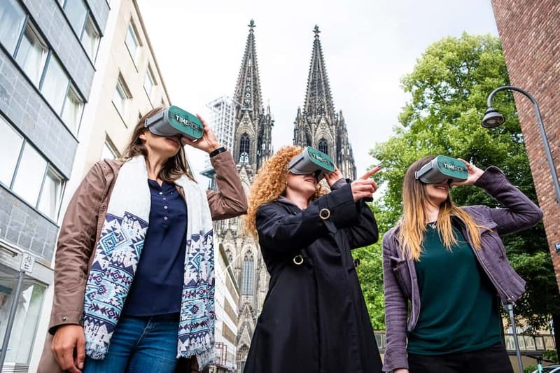 Cologne Cathedral Walking Tour around the cathedral with VR - Dive into the History of Cologne Cathedral with VR