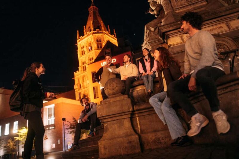 Cologne: Cologne Cathedral & Old Town in the evening  interactive tour with projector - Illuminating Cologne Cathedral with Modern Projections