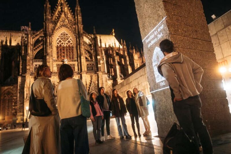 Cologne: Cologne Cathedral & Old Town in the evening  interactive tour with projector - The Live Smartphone Quiz Adds a Fun, Competitive Element