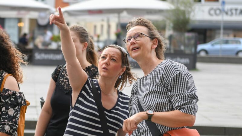 Cologne: entertaining guided tour to old town highlights - Discovering Colognes Roman Origins and Historic Sites