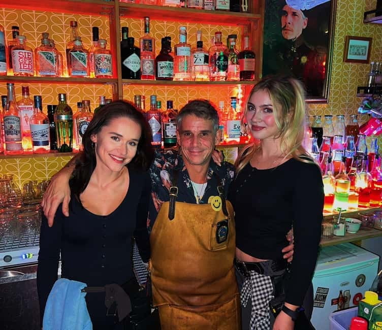 Cologne: Gin Tasting at The Bär with Welcome Cocktail - Tasting 3 International Gins in a Cozy Environment