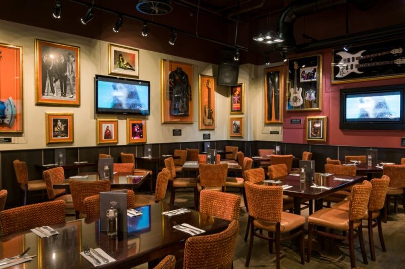 Cologne: Hard Rock Cafe with Set Menu for Lunch or Dinner - The Service and Guest Experience: Friendly and Personalized