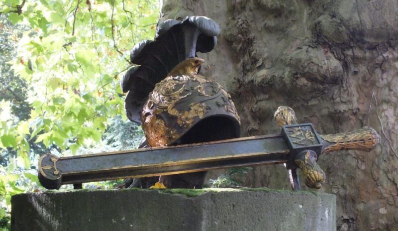 Cologne: Melaten Cemetery Life, Love and Death Tour - The Peaceful Atmosphere and Flora in Melaten Cemetery
