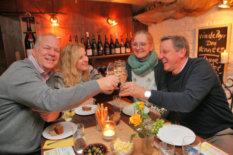Cologne-Nippes: Gourmet wine tasting with cheese platter - Expert Support and Guided Experience