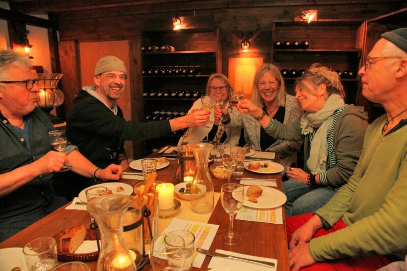 Cologne-Nippes: Gourmet wine tasting with cheese platter - The Cozy, Candlelit Setting