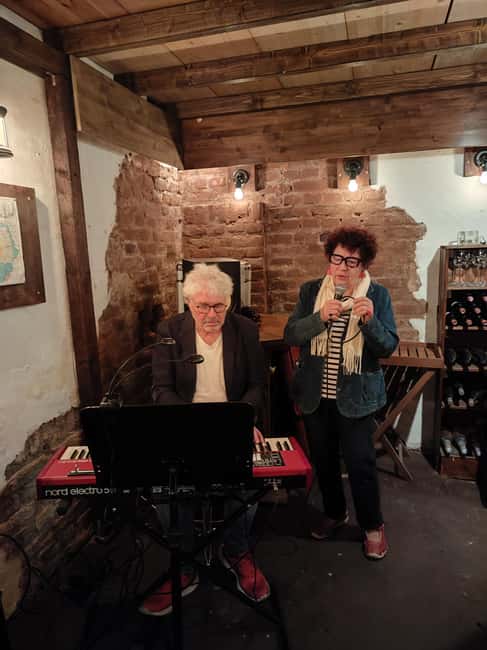 Cologne-Nippes: Gourmet wine tasting with French chansons and wines - The Starting Point: Champagne and Amuses Gueules