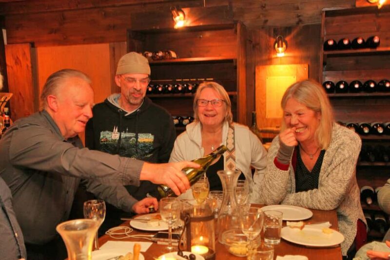 Cologne-Nippes: Gourmet wine tasting with French chansons and wines - Exploring France’s White Wines and Cheese Pairings