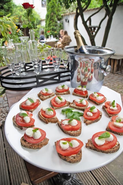Cologne-Nippes: Summer wine party in the frenchstyle garden - French Finger Foods and Culinary Delights