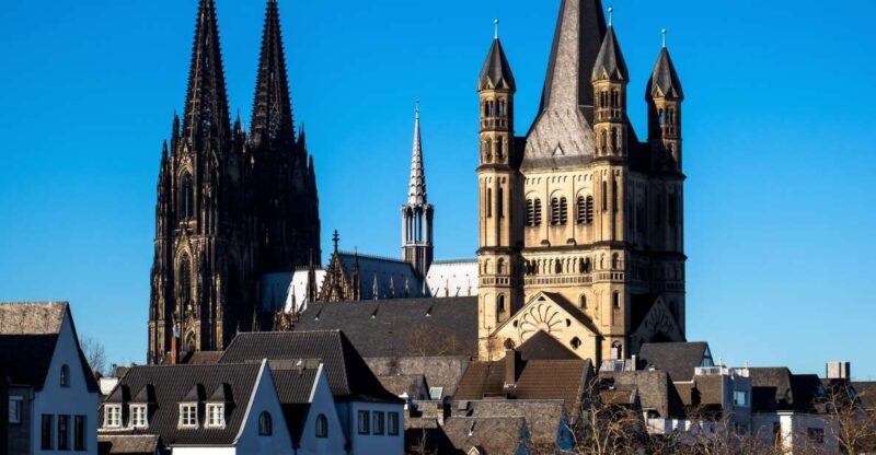 Cologne: Old Town Highlights Walking Tour - Discovering the Roman and Medieval Architecture