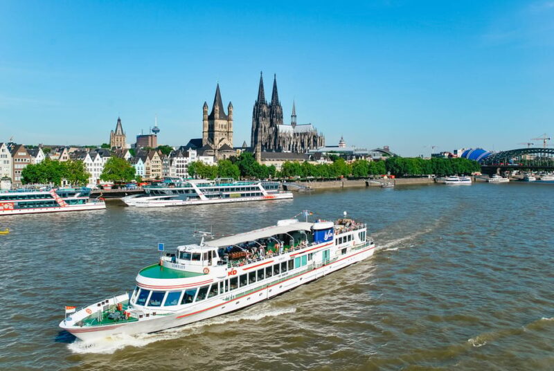 Cologne: Panoramic City Cruise - The Audio Commentary and Guide Expertise