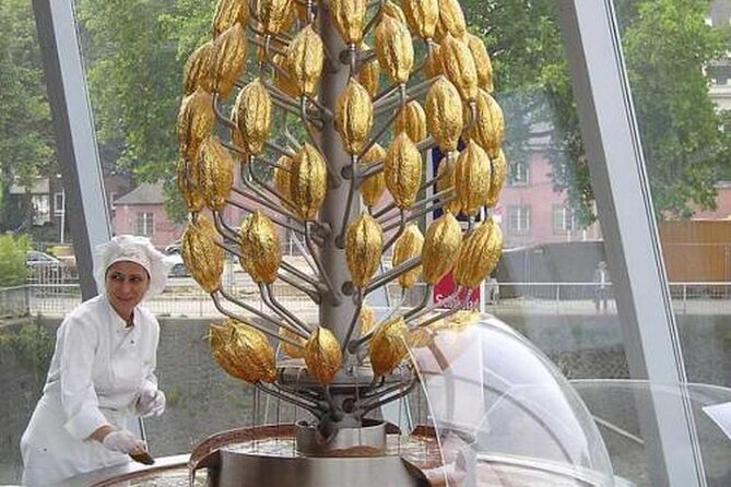 Cologne Private Roundtrip transfer incl. chocolate museum tickets - Exploring Cologne’s Iconic Cathedral