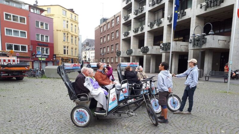 Cologne: Rickshaw Sightseeing Tour - Seeing Cologne Cathedral Up Close