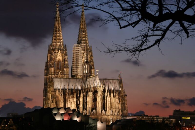 Cologne: Sagen- und Histörchentour in German - Dive into Cologne’s Legends and Medieval Stories in the Old Town