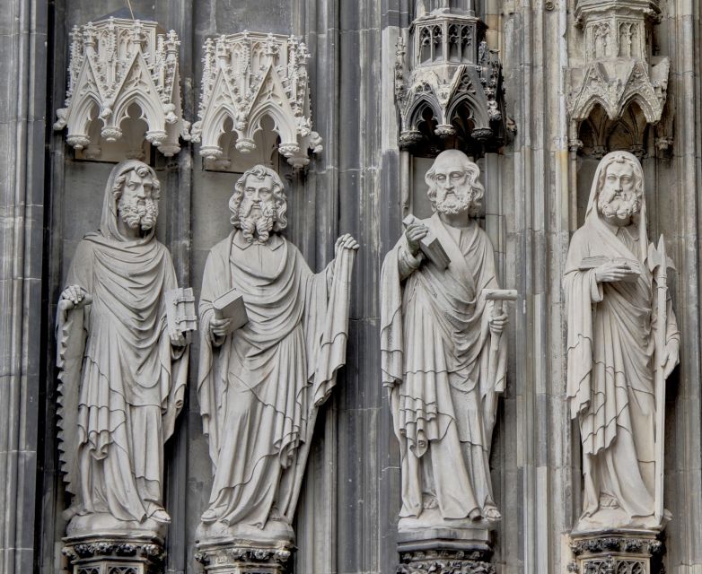 Cologne: Sagen- und Histörchentour in German - The Mystery of the White Woman and Grimace Masks on Cologne’s Buildings